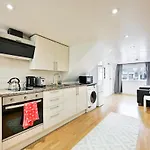 1-Bedroom Flat Near Tube